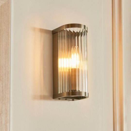 angol cottage amerikai klasszikus bronz fali lampa vilagitas bordazott uveg furdoszoba nappali konyha haloszoba country rez sargarez.jpg